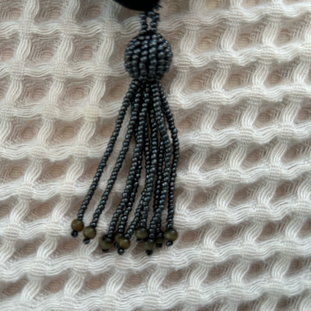Elegant Black Heart-shaped Mini Bag with Silver and Bead Accents, Handle, Tassel - Picture 6 of 8